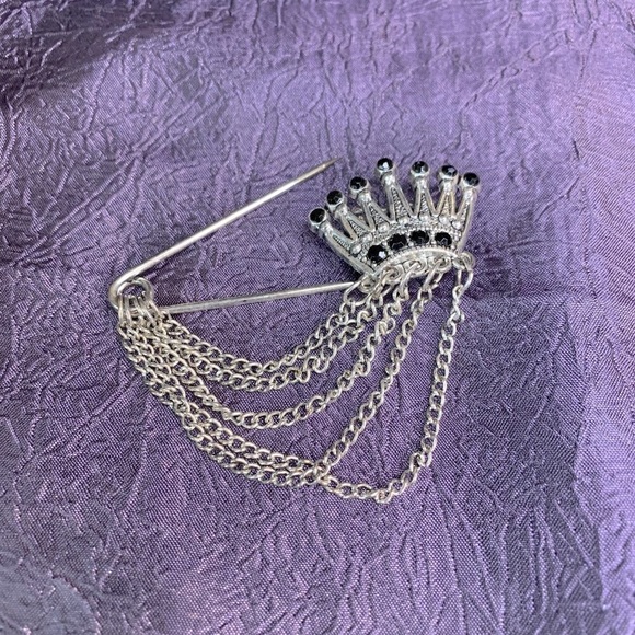Vintage Crown Brooch with Black Stones and Chains - Picture 2 of 5